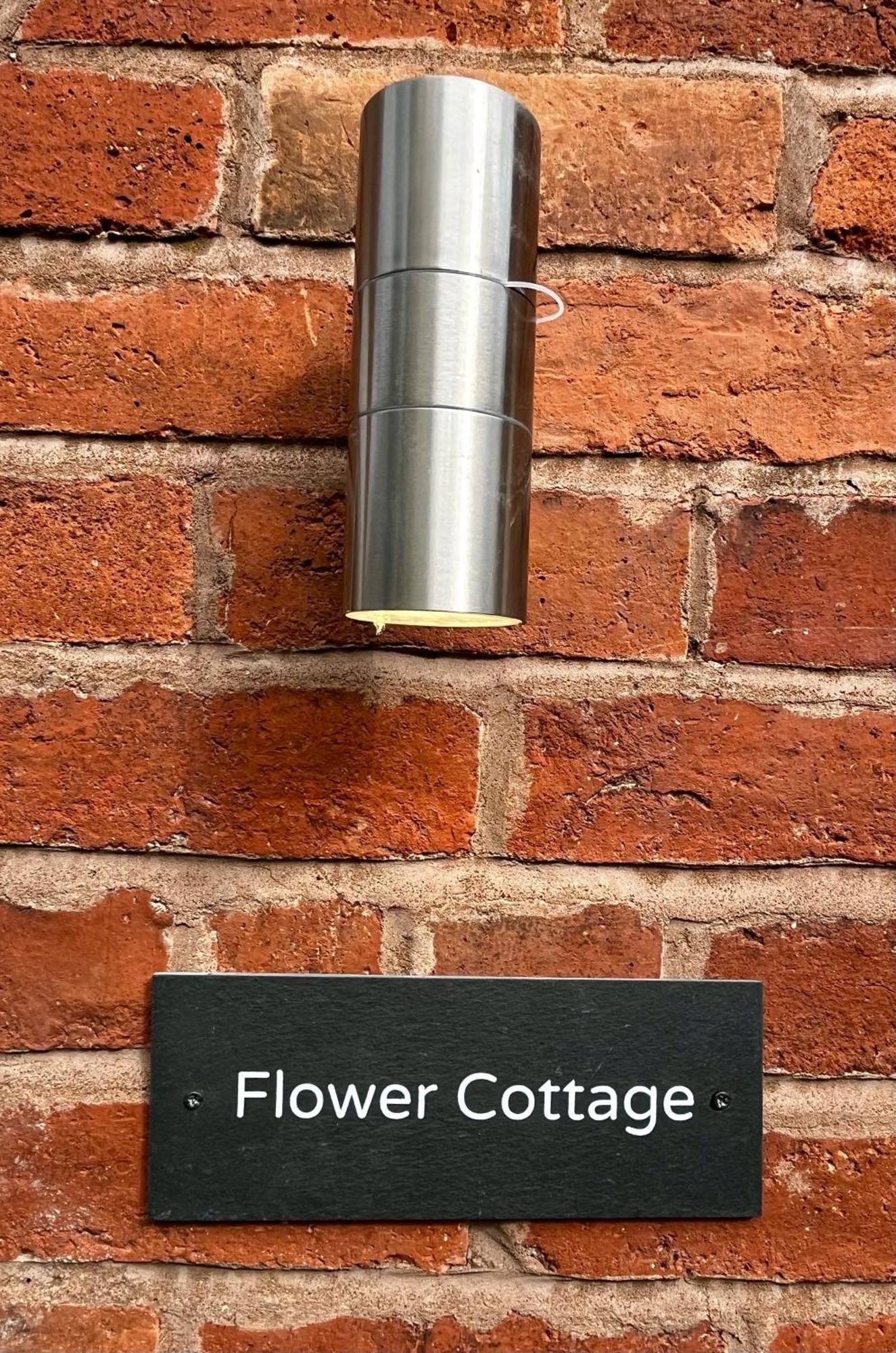 Flower Cottage By Ludlow Castle With Onsite Parking Esterno foto