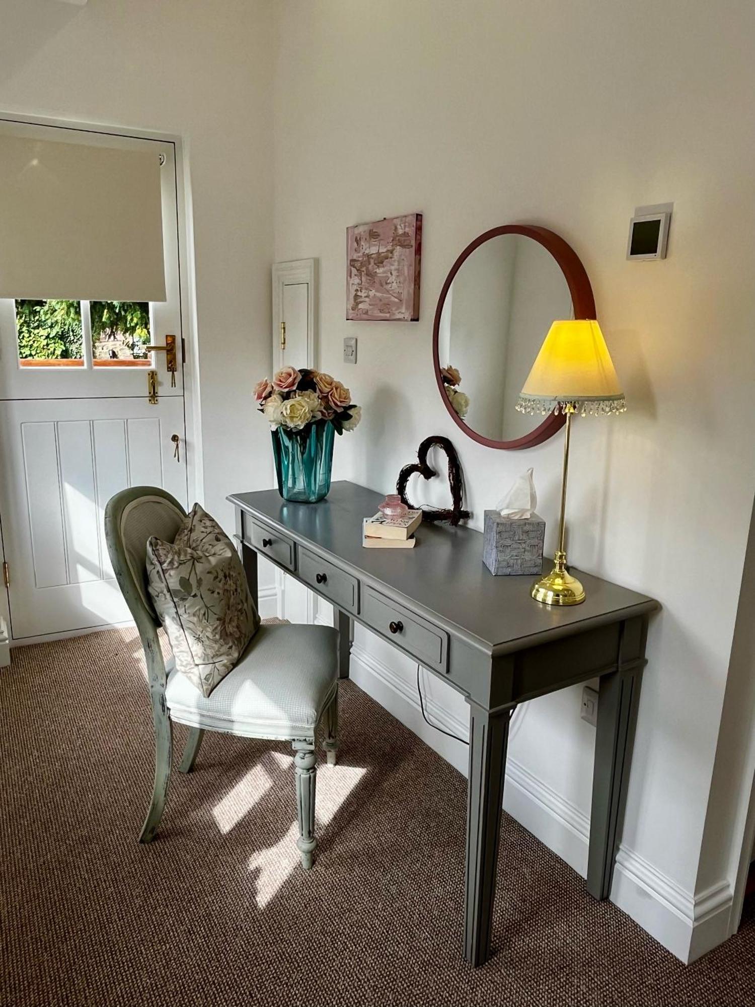 Flower Cottage By Ludlow Castle With Onsite Parking Esterno foto