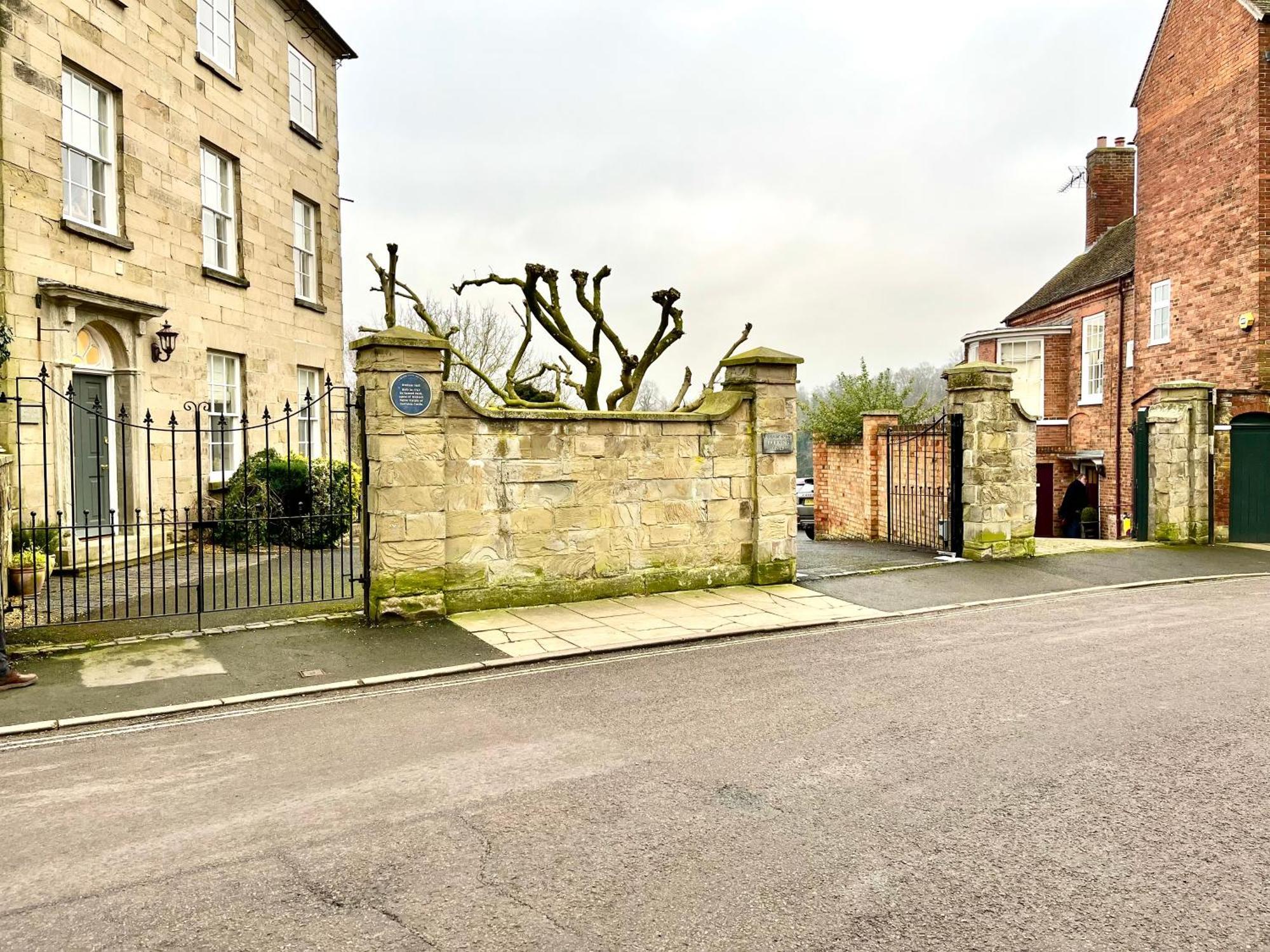 Flower Cottage By Ludlow Castle With Onsite Parking Esterno foto